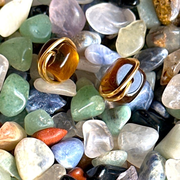 Tige's eye cube earrings/ Manifesting power and wealth healing crystals jewelry - Picture 4 of 7